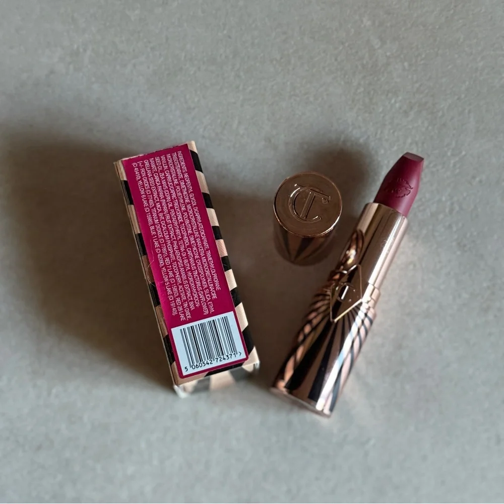Charlotte Tilbury Hot Lips Lipstick – Amazing Amal (Berry Pink)
